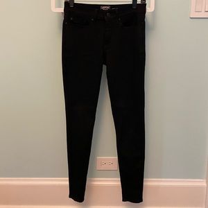 Levi’s mid rise black skinny jeans